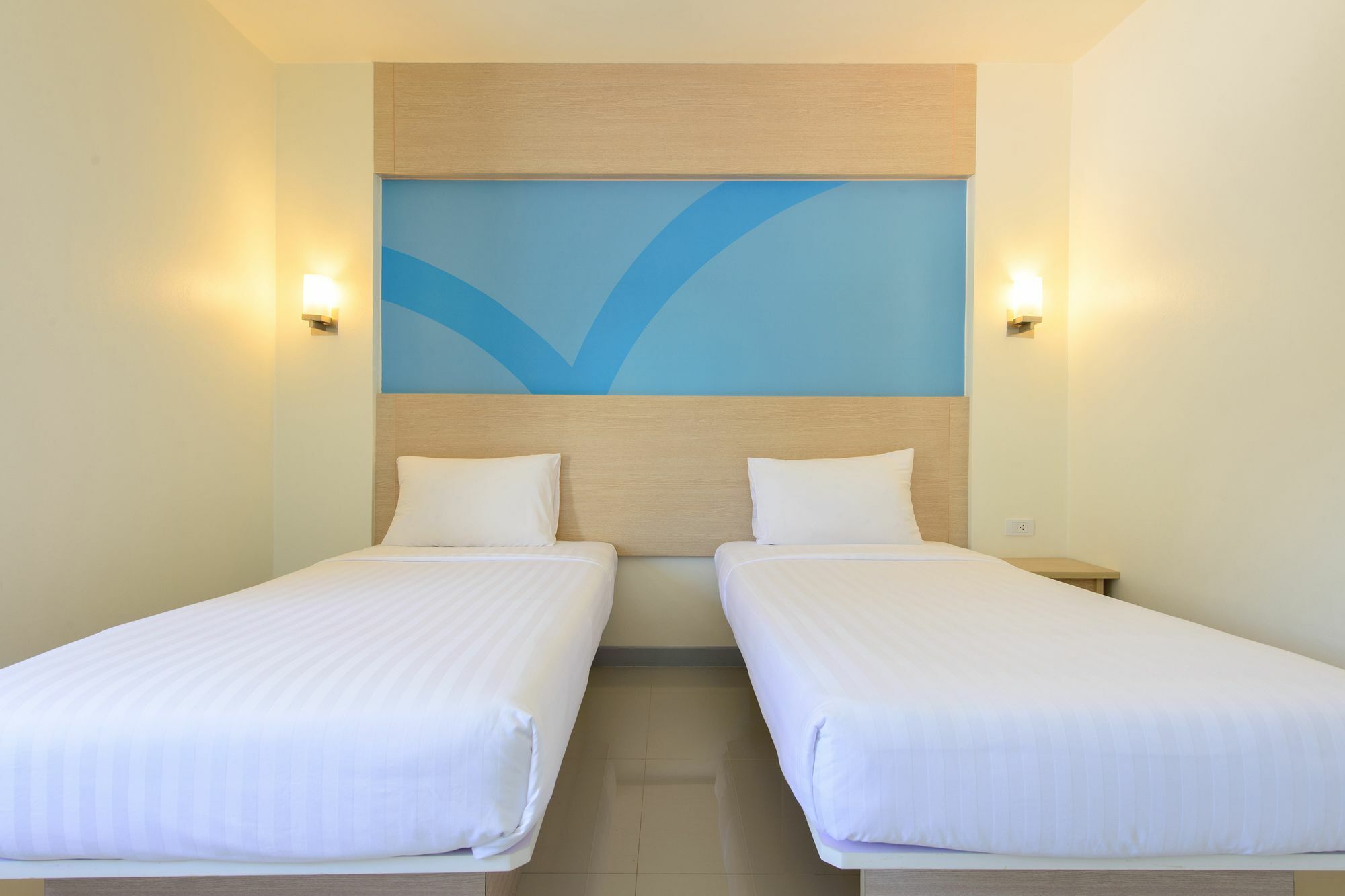 Hop Inn Лопбури Экстерьер фото
