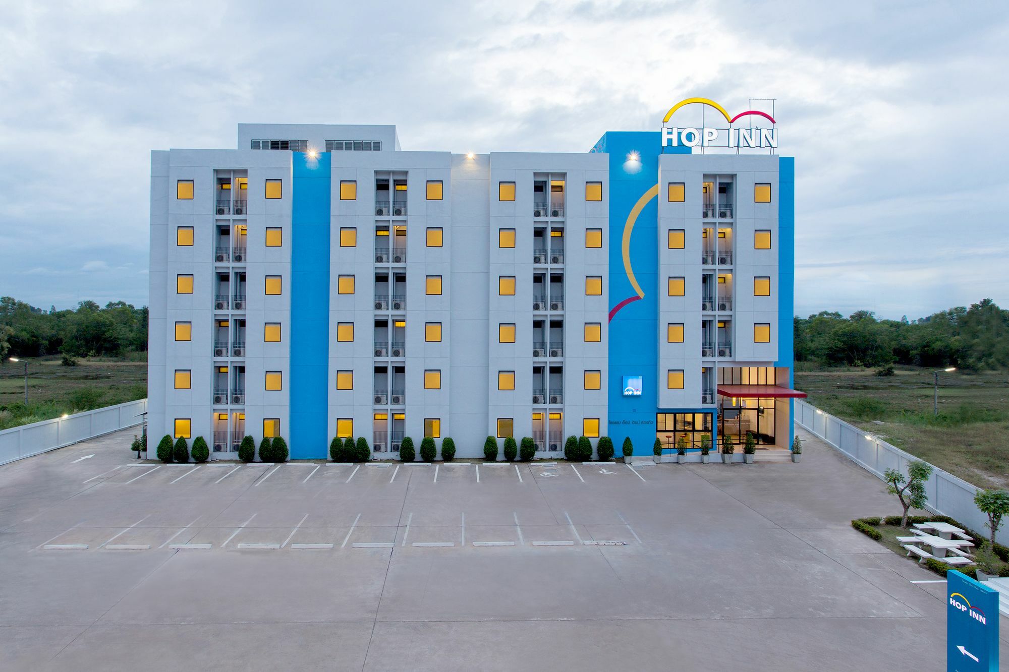 Hop Inn Лопбури Экстерьер фото