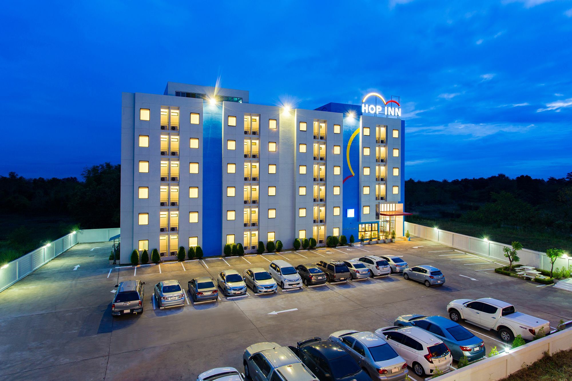Hop Inn Лопбури Экстерьер фото